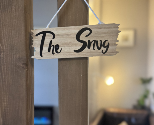 Snug sign